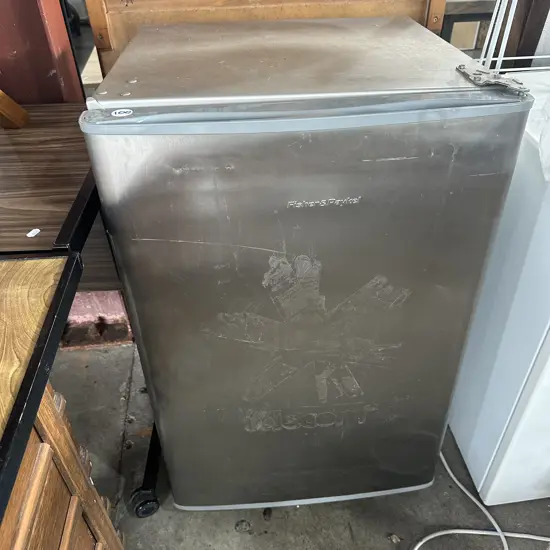 under bench fridge, missing 2 back feet