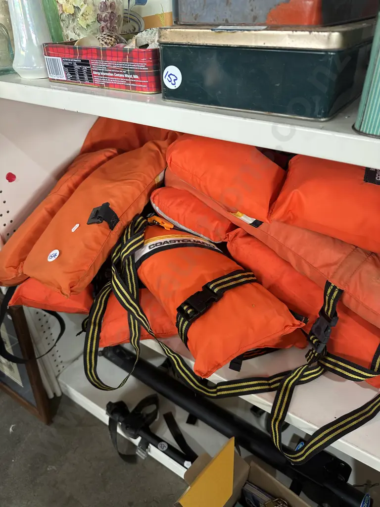 life jackets Image 1++