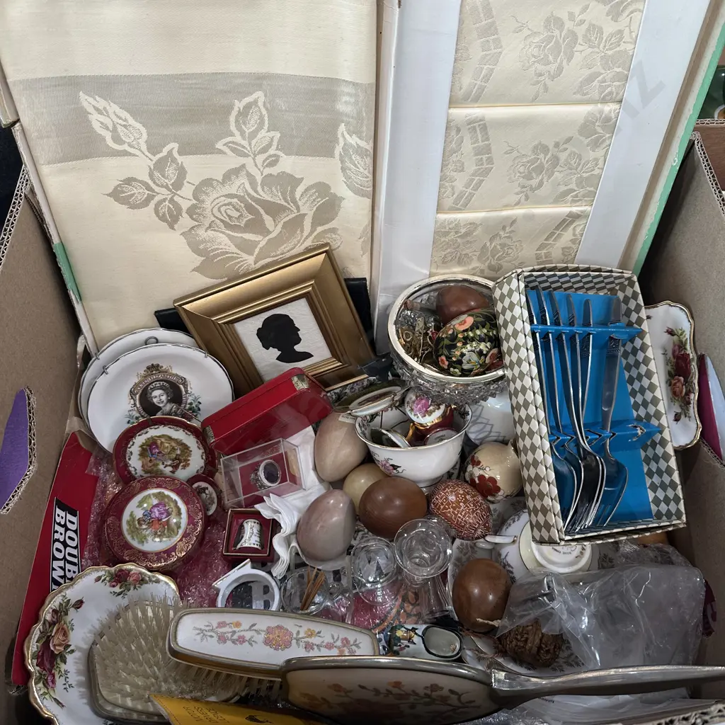 Box lot including Limoges, Royal albert china and collectables. Image 1++