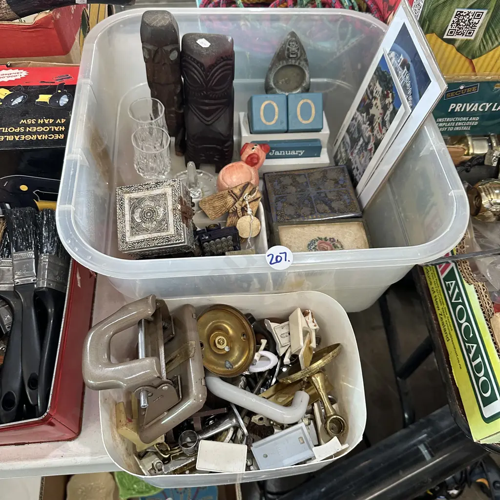 Two boxes of hardware and kiwi anna etc. Image 1++