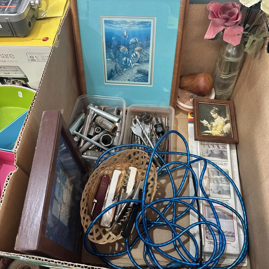 Box lot including sockets, drill bits and pocket knives etc. Image 1++
