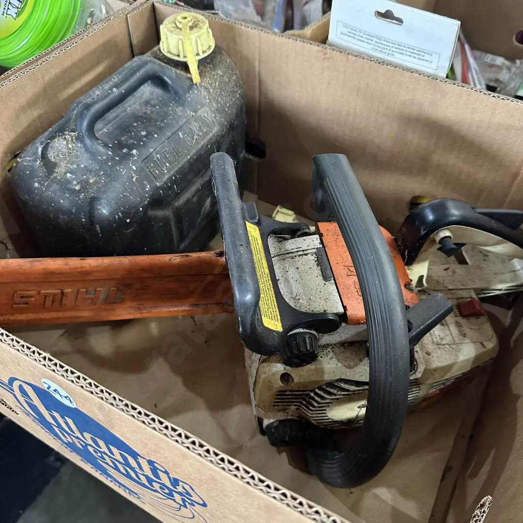 Chainsaw and fuel can - sold as working. Image 1++