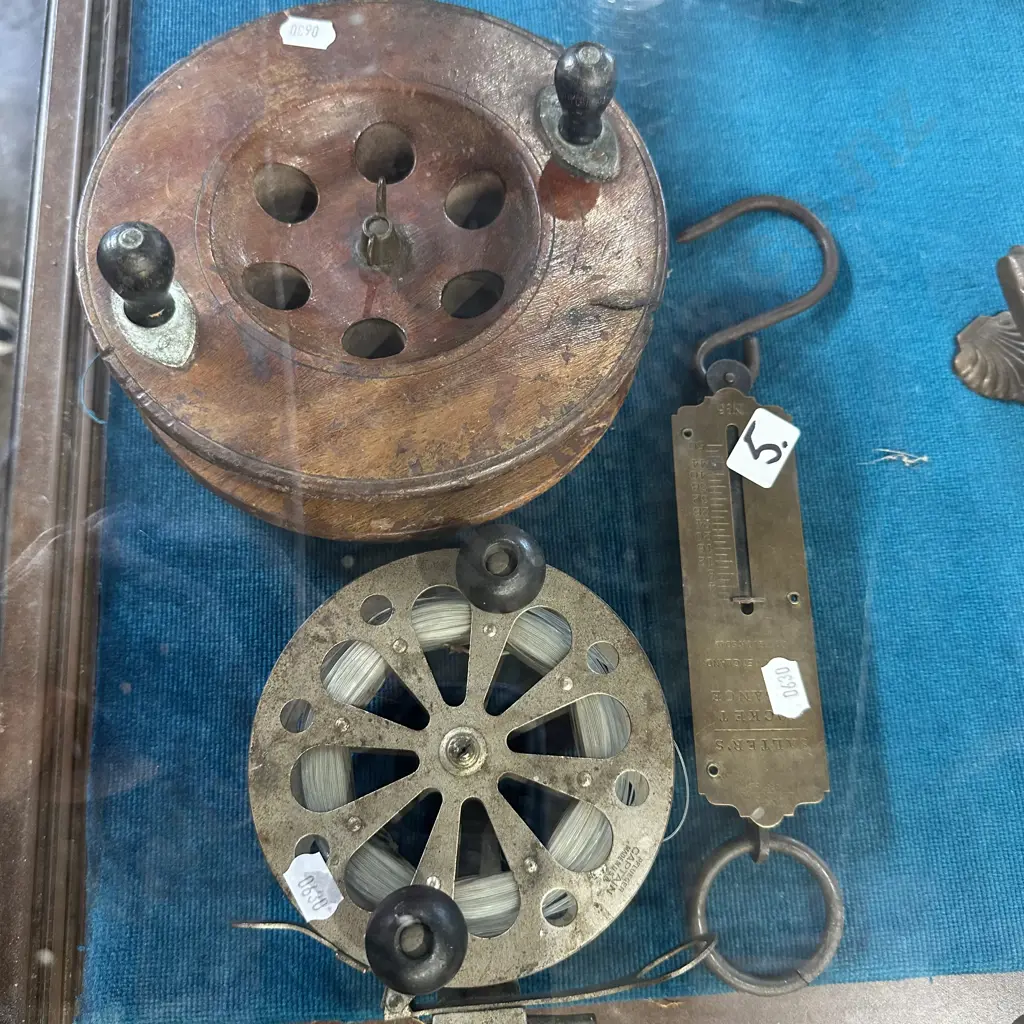 Salter No3 pocket scales, large wooden Eton Sun reel & Captain reel USA Image 1++