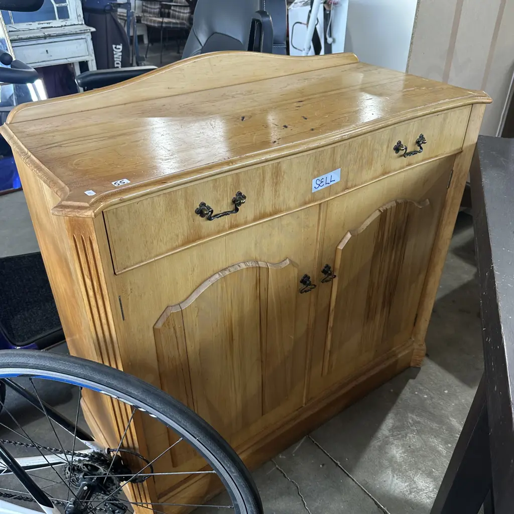 Side board Image 1++