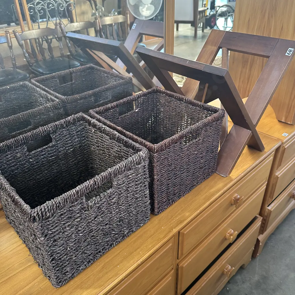 mag rack and 2 wicker baskets Image 1++