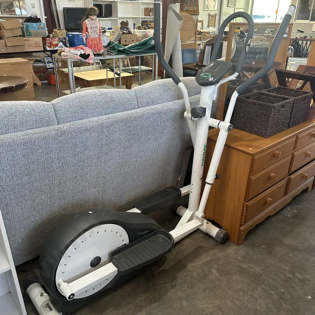 Tunturi cross trainer Image 1++