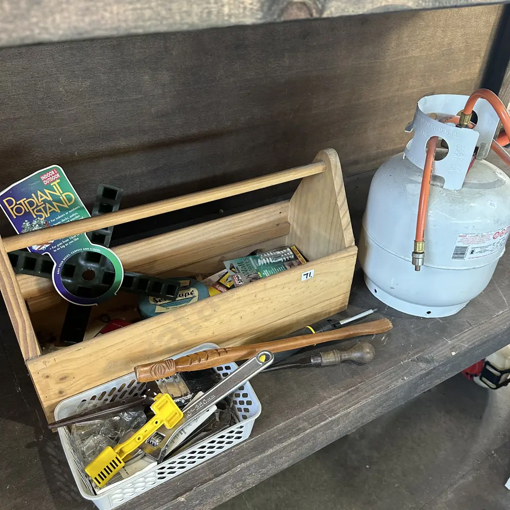 full gas bottle, plus tools and box Image 1++