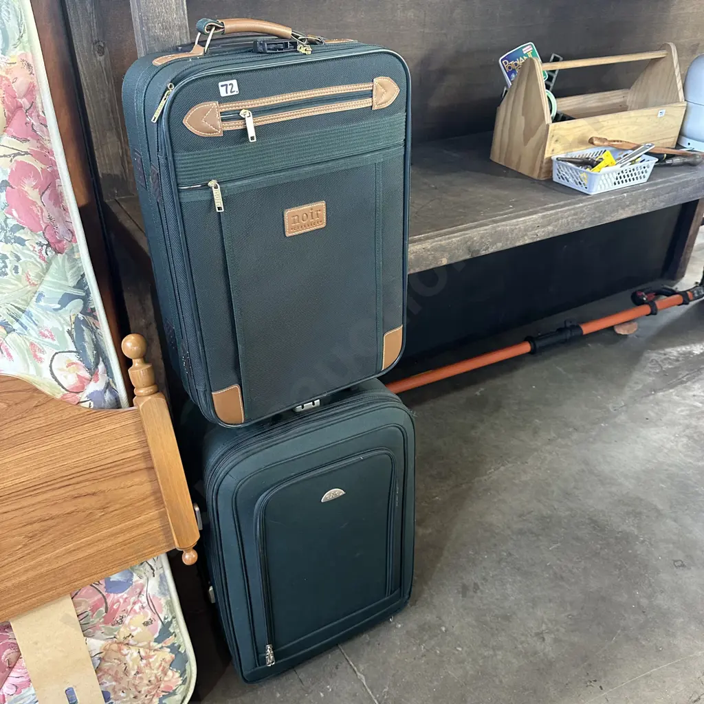 2 travel cases Image 1++