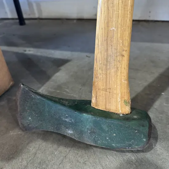 splitting axe