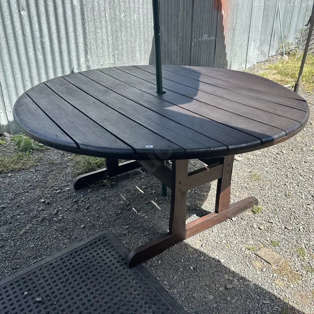 1500 Kwila outdoor table Image 1++