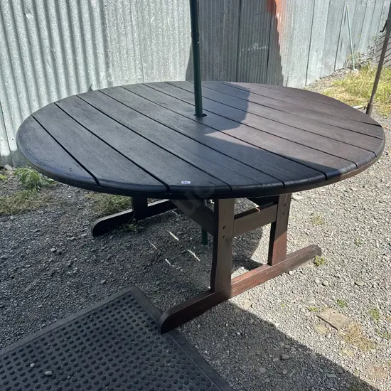 1500 Kwila outdoor table