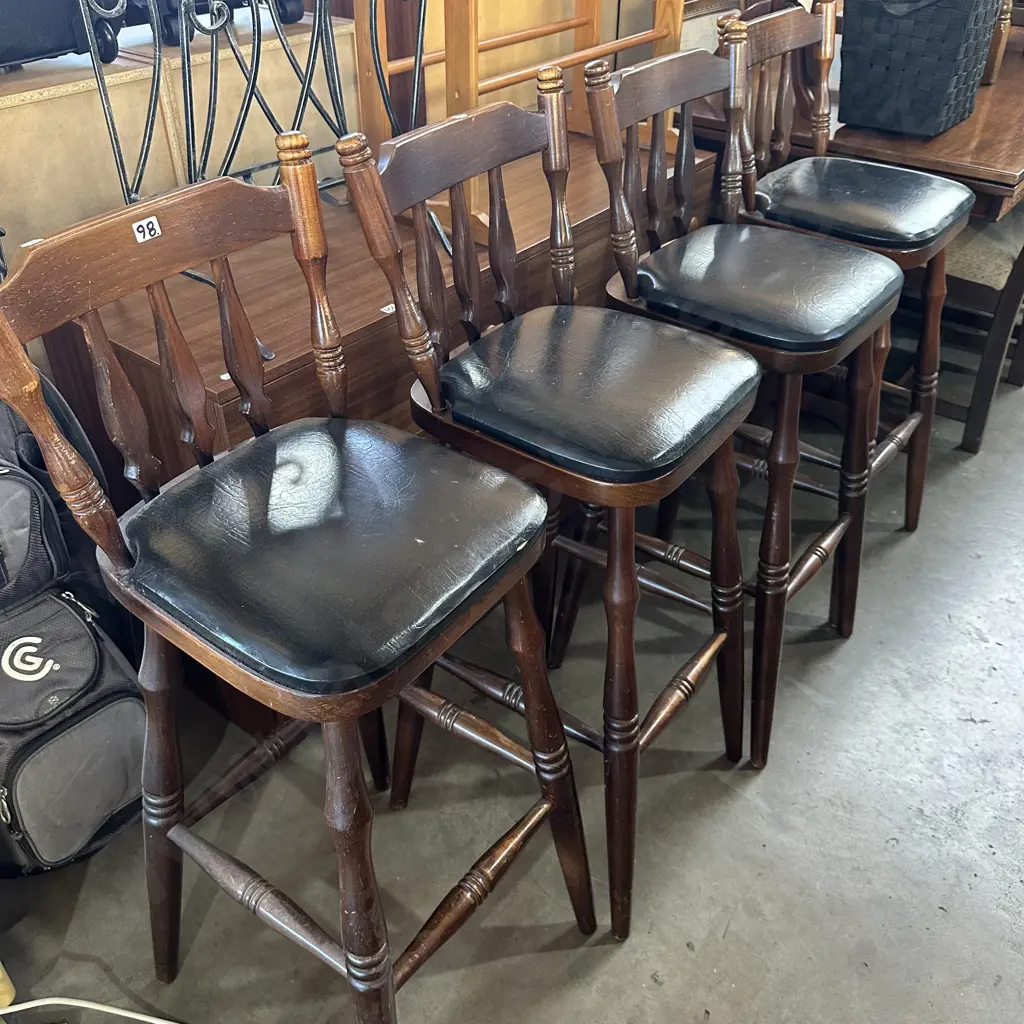 4 bar stools Image 1++