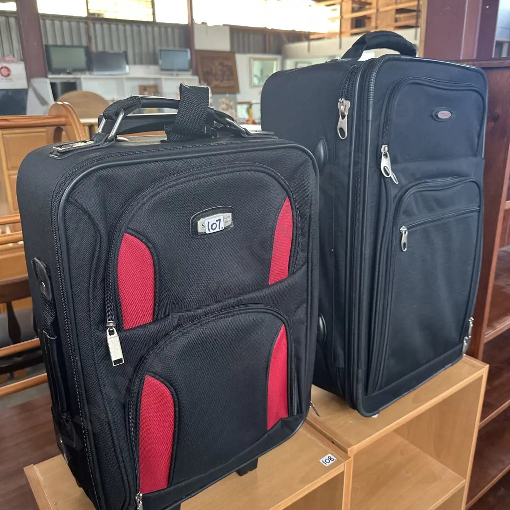 2 travel cases Image 1++