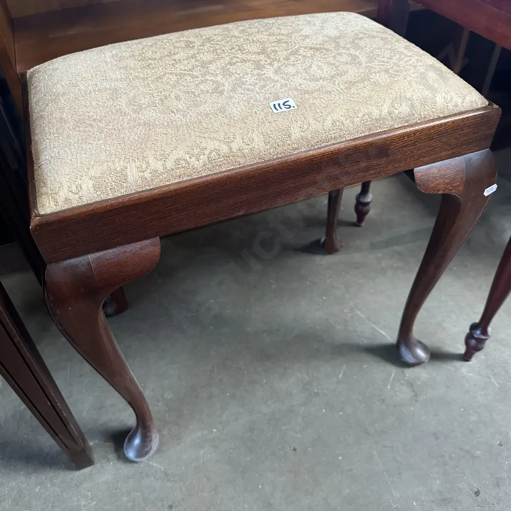 cabriolet legged piano stool Image 1++