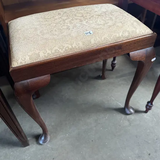 cabriolet legged piano stool