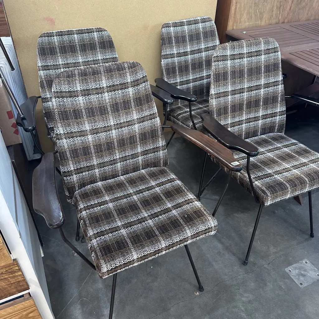 set 4 vintage chairs Image 1++