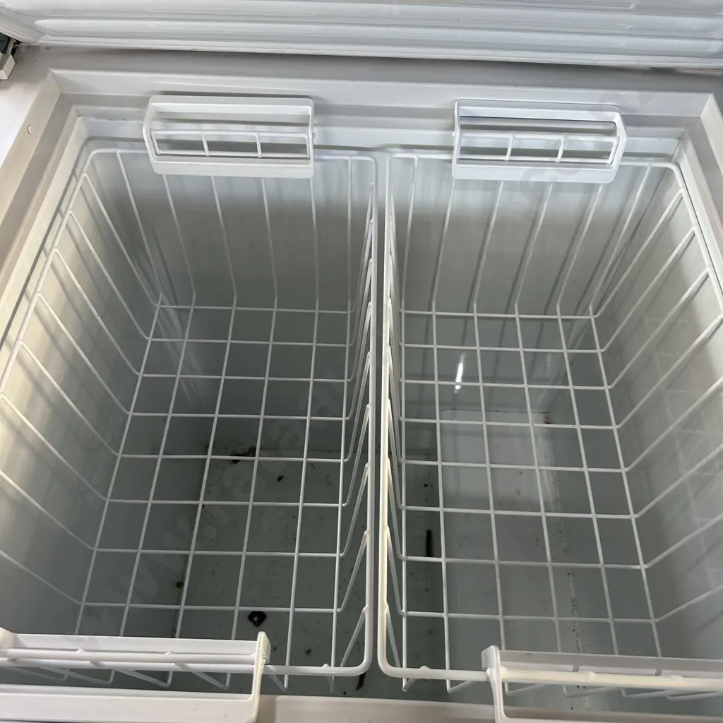 F&P chest freezer - tidy Image 1++