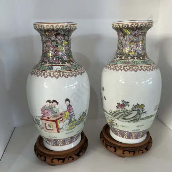 Pr oriental vases on wooden bases