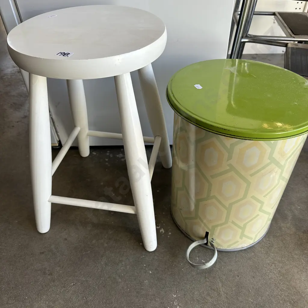 stool and retro bin Image 1++