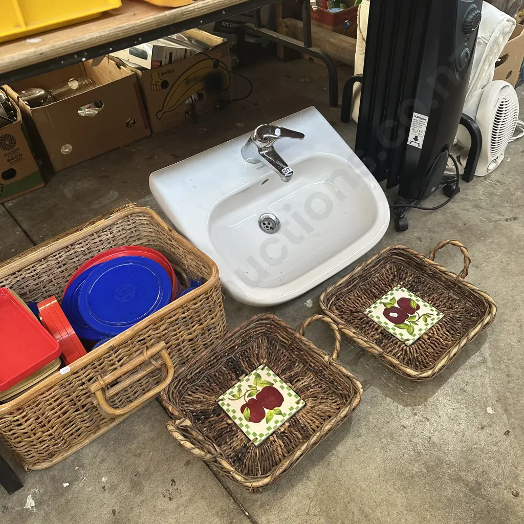Large bay lot sink, baskets, heaters and woolrest biomag. Image 1++
