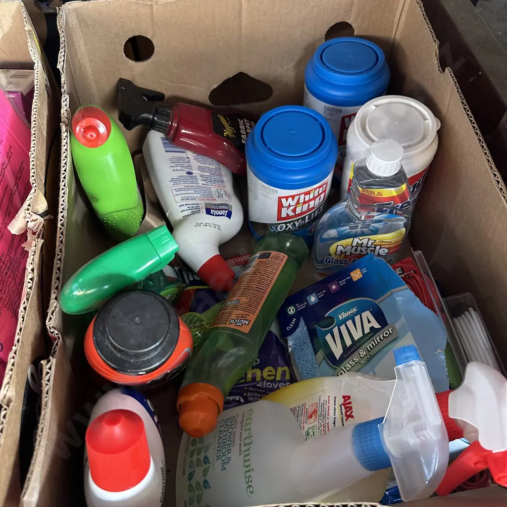 Box of cleaning products. Image 1++