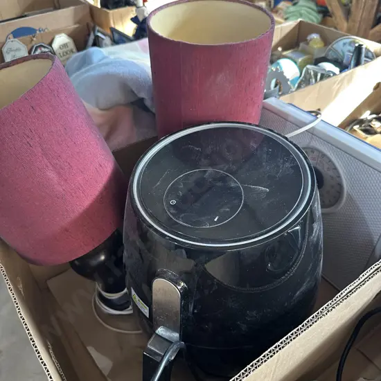 Air fryer, pair of lamps and scales.