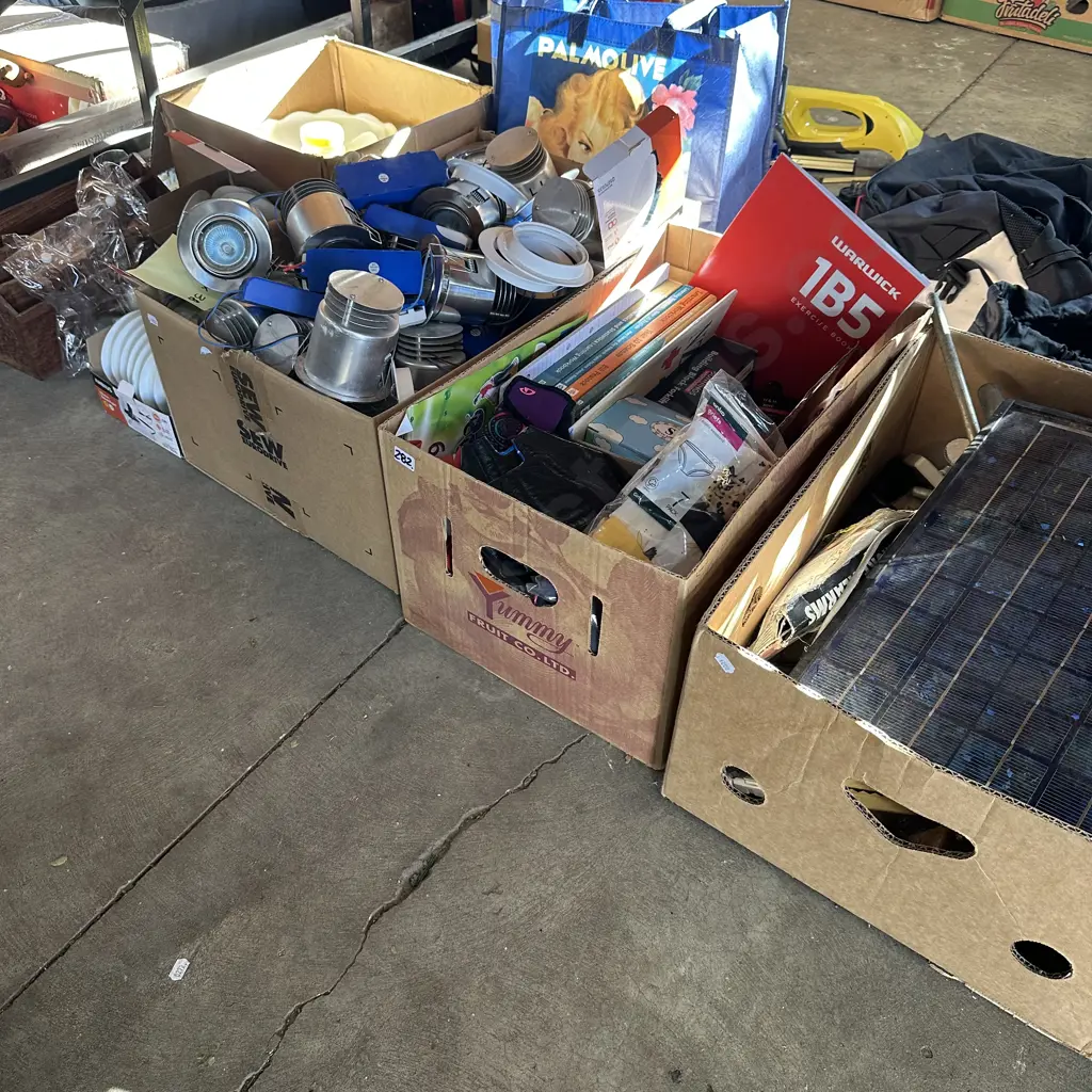 Large bay lot including downlights, school supplies and solar panel etc. Image 1++