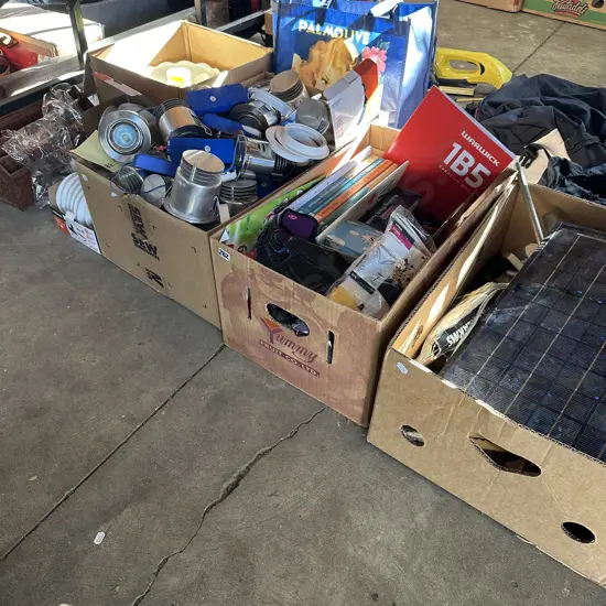 Large bay lot including downlights, school supplies and solar panel etc.