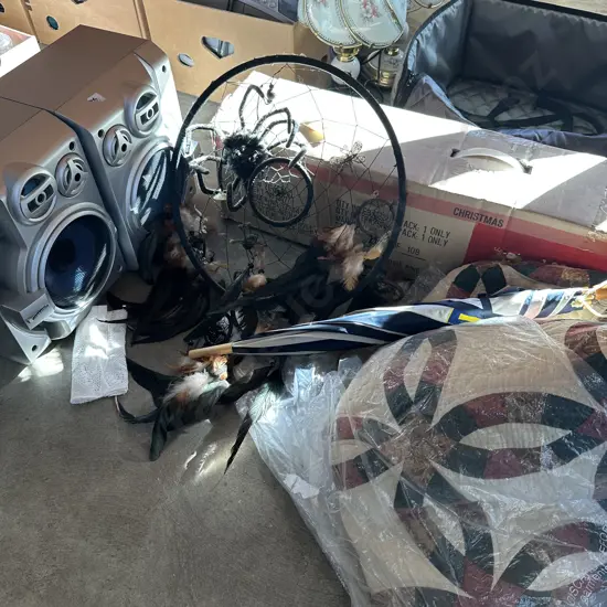 Bay lot including dream catcher, umbrella, pair of speakers etc.