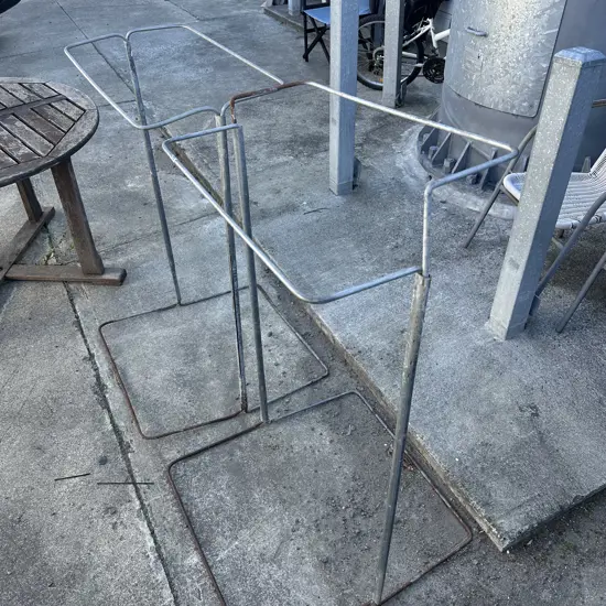 pr wire stands