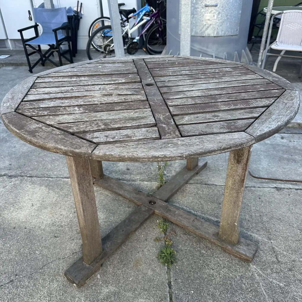 average outdoor table Image 1++