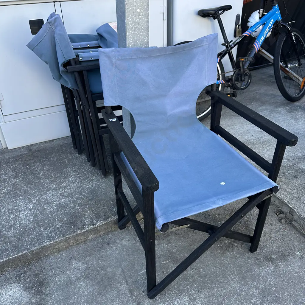 set of 4 folding chairs Image 1++