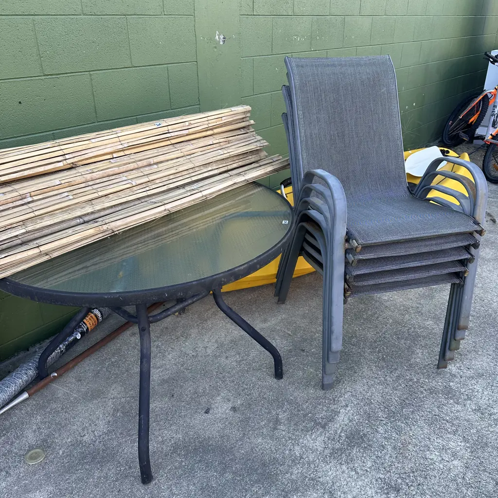 outdoor table and 5 chairs Image 1++