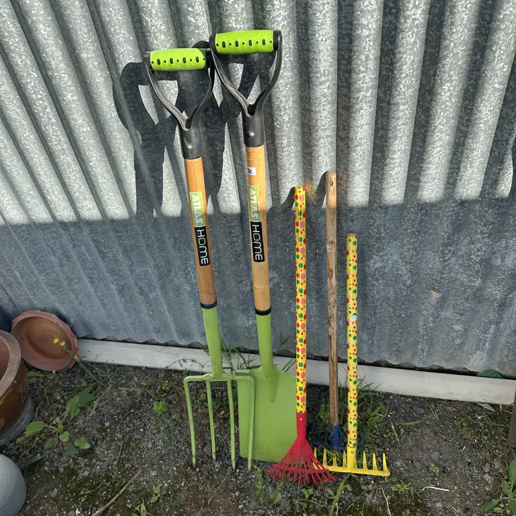 pr garden tools plus kids rakes Image 1++